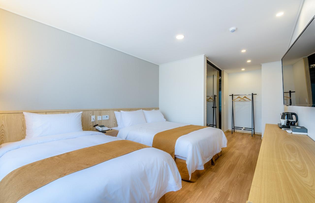 Thira Hotel Seogwipo Exterior photo