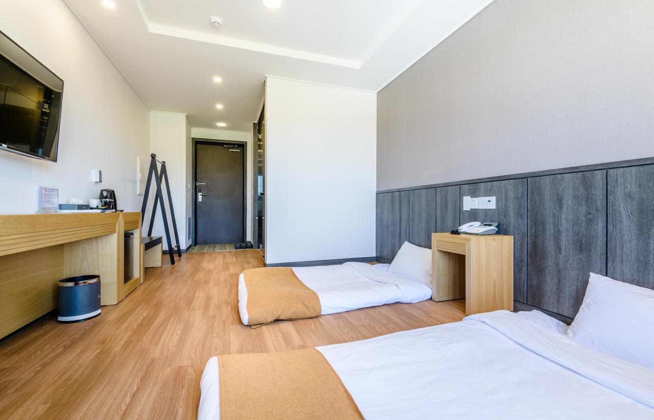 Thira Hotel Seogwipo Exterior photo