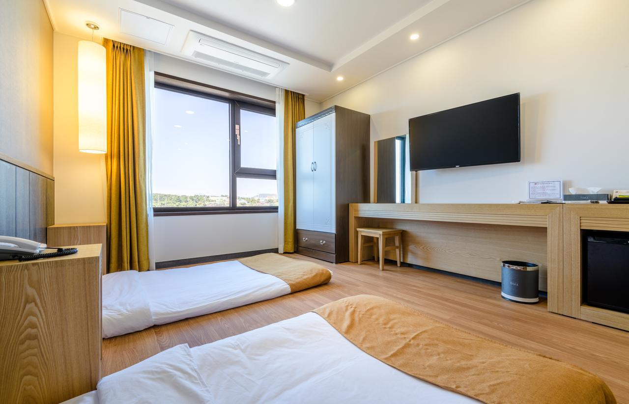 Thira Hotel Seogwipo Exterior photo